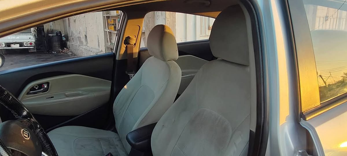 السلام عليكم 
كيا ريو موديل 2013
خليجي محرك 1600
كير ومحرك كفاله 
السيارة مكفوله من الحادث بيهه طخات بسيطه مصلحن بس ماصابغهن مبينات بالصور لونهه جارد شوف العين تبريد شغال رقم ذيقار 
راعيهه ببغداد بأي وقت تحويل موجود حداديه 70 بالميه سنويتهه ساقطه 
عليهه غرامات 7 ورقات 
منزلهن من سعرهه 
العنوان كربلاء حي العسكري 
السعر 60 بي مجال جدآ قليل ***********
