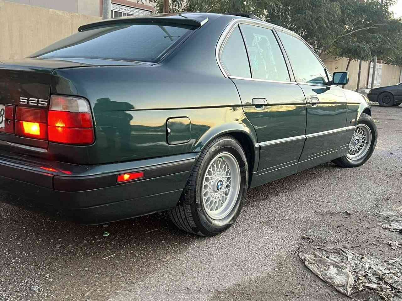 بي ام 525 مسكر...***********...اوتوماتيك تبريد موديل 1992 محدث 95 رقم اربيل دولي بسمي حد 2030 سعرها 74 وبي مجال.. مكانها كركوك
