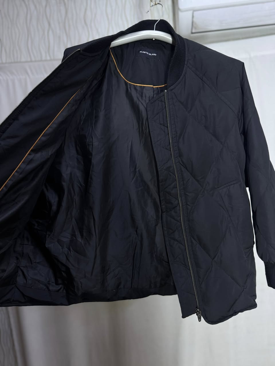 قمصله(PLASTIC lSLAND)سوبر كريم  
القياس  M
ألون اسود فحم
النظافه 💯/💯  

يوجد توصيل 🚚 (بغداد -محافظات )
☎️رقم الهاتف :***********

للحجز -دايركت
