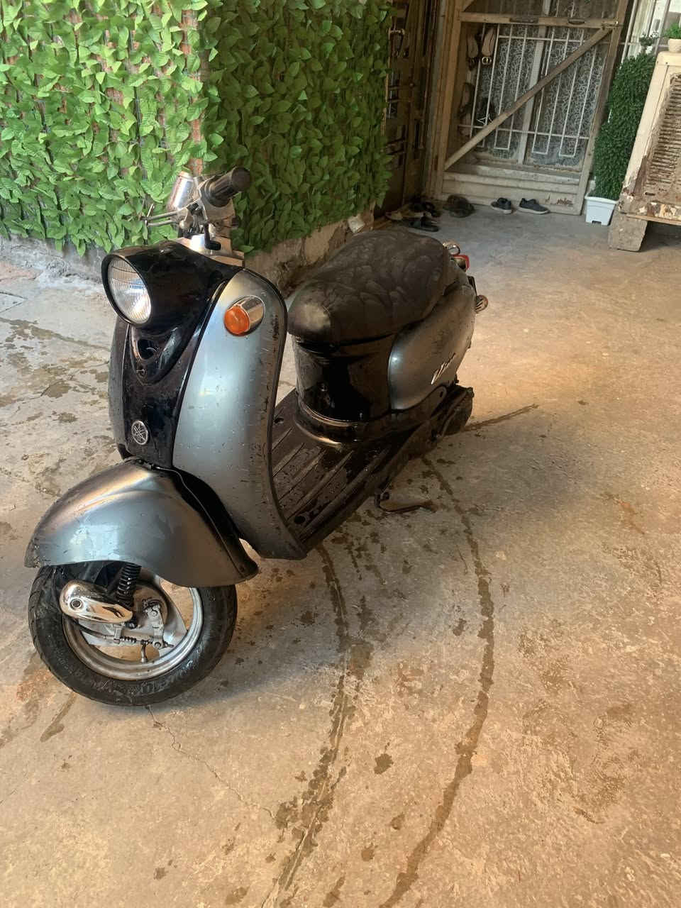 السلام عليكم دراجه كلاسك للبيع دراجه نكره وحده سلف هندر شغال مكينه ناعمه خير من الله سعر ٢٧٥ وبيها مجال رقم الهاتف ***********
