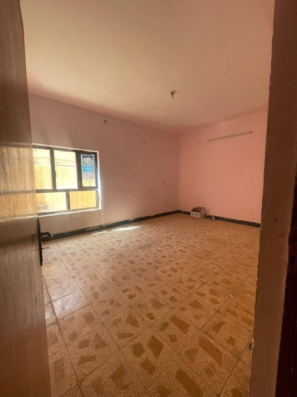 بيت للايجار بشارع ٦٠ يم حراير مجمع اليرموك مكون من ٣ غرف نوم كبار وهول ومجموعه صحيه ومطبخ مابيه كراج السعر ٣٠٠ الف قفل للاستفسار التواصل واتساب ***********
