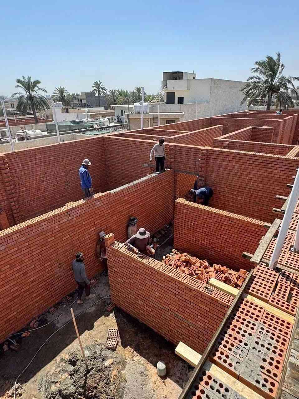 السلام عليكم  يعلن مكتب الارتقاء في كنعان عن بناء هيكل لدور السكنية 
عرض الاول الهيكل 180 الف دينار نقدا
العرض الثاني الهيكل 240 الف دينار قسط
عرض الهيكل الطابوق الاحمر 210 الف نقدا
***مواصفات المواد …
- قشط وتنظيف الارض
- فرش الجلمود والسبيس والحدل بالحادلة الكبيرة 
- معالجة الارضة باستخدام المبيدات ( الكلوريدين)
- فرش نايلون زراعي سميك 
#الاساس 
- تاسيس انابيب الصرف الصحي ( امل الشريف او البركة 10بار) للخطوط الرئيسية للحمامات والمطابخ  بطرق هندسيه مع استخدام انبوب 400 ملم للمنهولات .
- تسليح الاساس بحصيرتين بابعاد 30*30سم قياس 12 ملم مع عمل جسور تحت الجدران الرئيسية نوع FF او سعودي خاضع للفحص المختبري.
#صب #الاساس ( رفت 30 او40 سم ) صب مركزي  C35
- استخدام الطابوق الجمهوري قليل الاملاح ناجح بالفحص المختبري 
 - تأسيس انابيب السبالت والمرازيب والانترنت والستلايت مع الهيكل
 #البناء_بالطابوق 
- بارتفاع ٣ م مع عمل رباط ٣٠سم .
 #السقف 
- عمل القالب باشراف هندسي .
- تاسيس انابيب الكهرباء والجكشنات بالسقف 
- تسليح السقف 30*30 سم مع عمل جسور للفضائات الكبيره حسب توجيهات ومتابعة المهندس الانشائي
- صب السقف صب مركزي c30 
- بناء الطابق الاول والبيتونه بنفس المواصفات وصب السقف مع عمل مرد ماء 20 سم للسطح ورباط فوق الابواب والشبابيك.
للاستفسار الاتصال ***********
