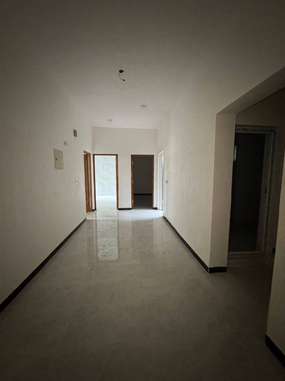 🏡 دار لــلإيــجــار
━━━━━━━━━━━━━━━━━━━━
📐 الــمــســاحــة: 150 مــتــر
━━━━━━━━━━━━━━━━━━━━
📍 الــمــوقــع: بــابــل – حــي الــجــزائــر
مــقــابــل الــمــحــكــمــة الــجــديــدة (حــي الــســجــاد)
━━━━━━━━━━━━━━━━━━━━
📋 تــفــاصــيــل الــدار:
🔹 غــرف نــوم عـــدد (2)
🔹 اســتــقــبــال
🔹 هــول
🔹 مــجــمــوعــة صــحــيــة

🆕 دار حــديــث غــيــر مــســكــون ســابــقــاً
━━━━━━━━━━━━━━━━━━━━
💰 الــإيــجــار: 500 ألــف
━━━━━━━━━━━━━━━━━━━━
✨ مــوقــع مــمــيــز وقــريــب مــن الــخــدمــات
━━━━━━━━━━━━━━━━━━━━━
📞 لــلــاســتــفــســار والــاتــصــال
🏢 مــكــتــب عــقــارات أَبــراج بــابــل:
• ***********
• ***********
• ***********
🏢 موقـــع ألـــمـــكـــتـــب:
📍 بــابــل – حــي الــجــزائــر – مــقــابــل الــجــســر الــدولــي
━━━━━━━━━━━━━━━━━━━━━━
