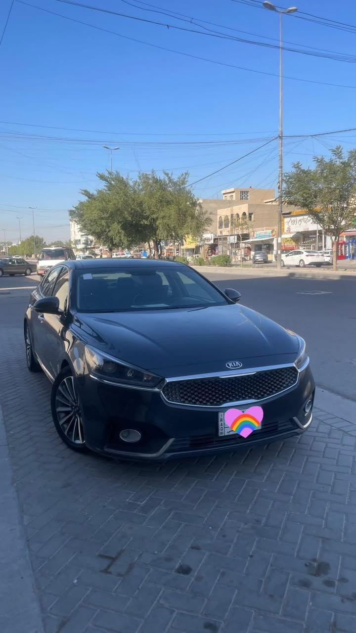 السلام عليكم للبيع كيا كادنزا 2017 امريكي مكينة 6 سلندر حادثها كلش بسيط باب عكس السائق بجم كبس سيارة جديده وعليها ادامة كامله فول مواصفات وميحتاج اذكرهن كير مكينه تبريد كلهن مكفولات السياره رقم بغداد القديم وتحويل ثاني يوم هذا احد شروط البيع 
مكان السياره بغداد السيدية 
*********** 
السعر 148 وبيها مجال بسيط
