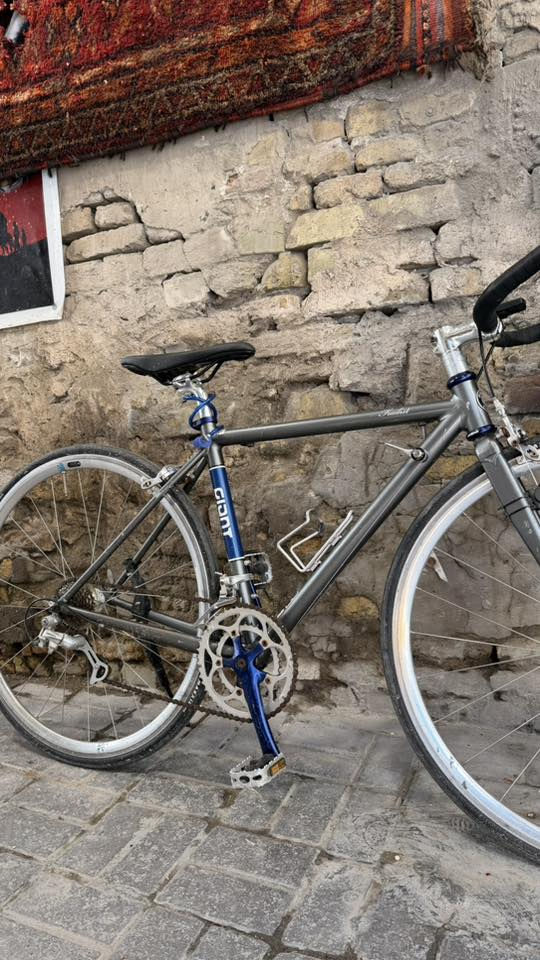 السلام عليكم جاينت موديل 2011 دراجة كلاسك وتحفه لبيع الامنيوم مكينة شيمانو كيرها يجي بل لشة حجم 28 فريم xs 
 العدل موجود سعرها 160 قفل وبي مجال بسيط 💙 مكاني بغداد  باب شيخ رقم واتساب ***********
