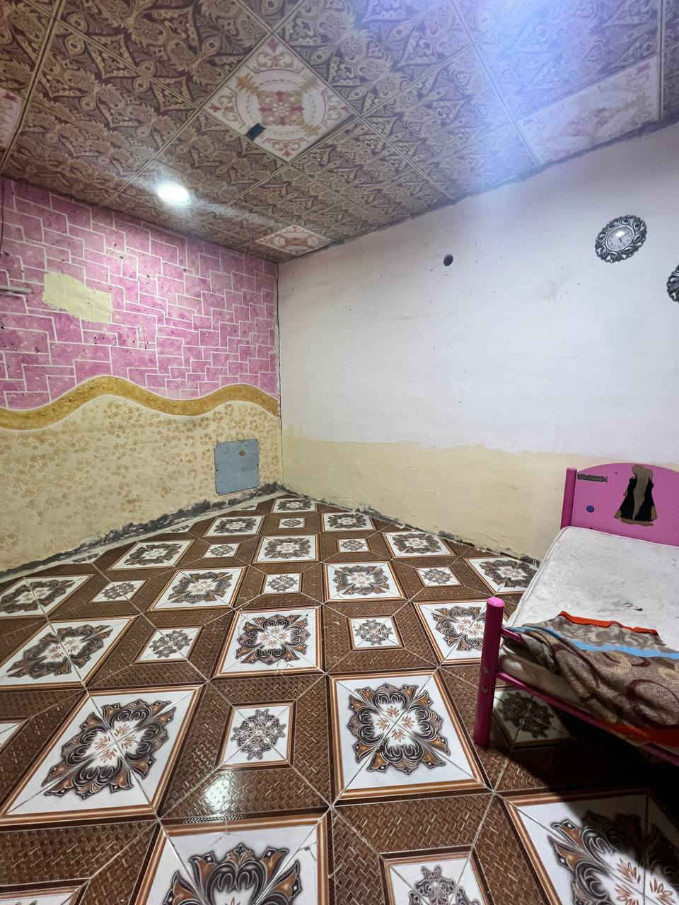 السلام عليكم يتوفر بيت حواسم في الجمعيات قرب الضريبه مساحته ١٣٠ متر بي 3 غرف ومطبخ خارجي سعره ١١ وبي مجال بسيط لليشتري 
***********
#عقارات #عقار #البصرة #بصره
