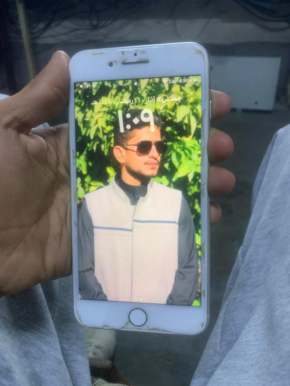 السلام عليكم للمراوس ايفون ٨ بلاص ذاكره ٦٤ بطاريه ١٠٠ مبدله مبدله وجهاز بوكوm3pro5g للمراوس ثنينهم بايفون 11 العندو يتفضل خاص او يتصل عل رقم *********** والسلام عليكم
