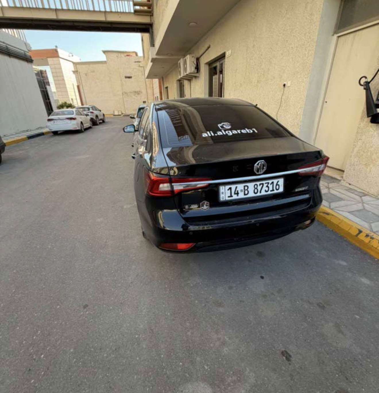 ماشية ٣٠ الف وقابل للزياده 
مواصفات نص فول 
لد نهاري تشغيل بصمه حساسات خلفيه كامره خلفيه 
بيها باب خلفي مبدل وبعض لملاحظات 
رقم بصره حره باسمي 
السعر ب 105 
تواصل *********** الجزائر, سيدي امحمد
