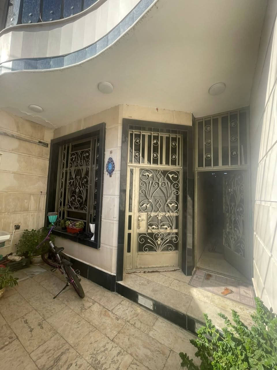 🧿 اللهم صلي على محمد وآل محمد 🧿                 للبيع دار طابو صرف بناء حديث موقع سكني ممتاز البلديات المضمار  المساحة 100م  5 × 20              طابقين ونصف مدخلين استقبال صالة مطبخ وترهم غرفة منام منور  باقي كل طابق غرفة منام مع الخدمات  سطحين مجموعة الغرفة 3 فوك +4 صحيات                                                            صاحب العقار موجود فتح بيان مباشر                     ♦♦♦♦♦♦♦♦♦♦♦♦♦♦     للاستفسار والمشاهدة الاتصال على أرقام المكتب     ***********    📞  ***********       نستقبل عروض البيع والشراء والايجار                      أو زيارة مكتبنا الكائن في منطقة البلديات شارع المصرف مجاور صيدلية كوثر حسين
