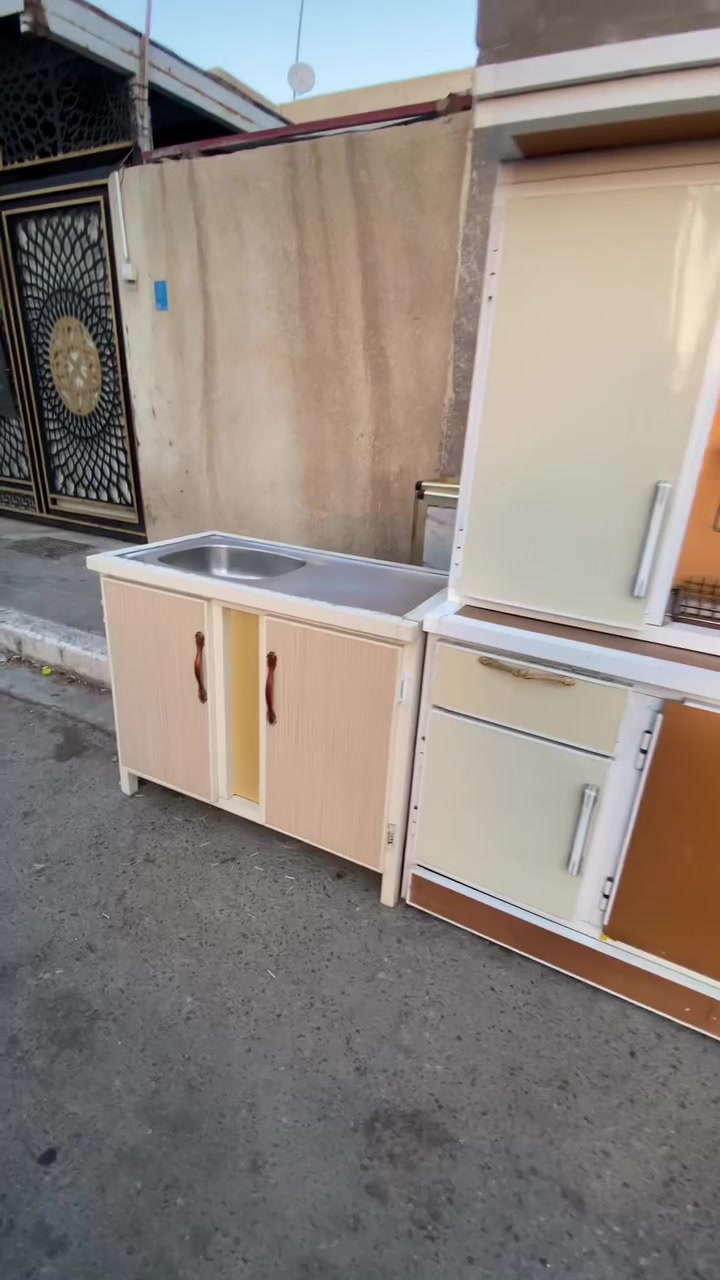 سلام عليكم كاونتر للبيع ستعمال قليل
مترين وسنك متر ستيل كلش نضيف 
العنوان البصره قبله بس شراي يراسل 
***********
