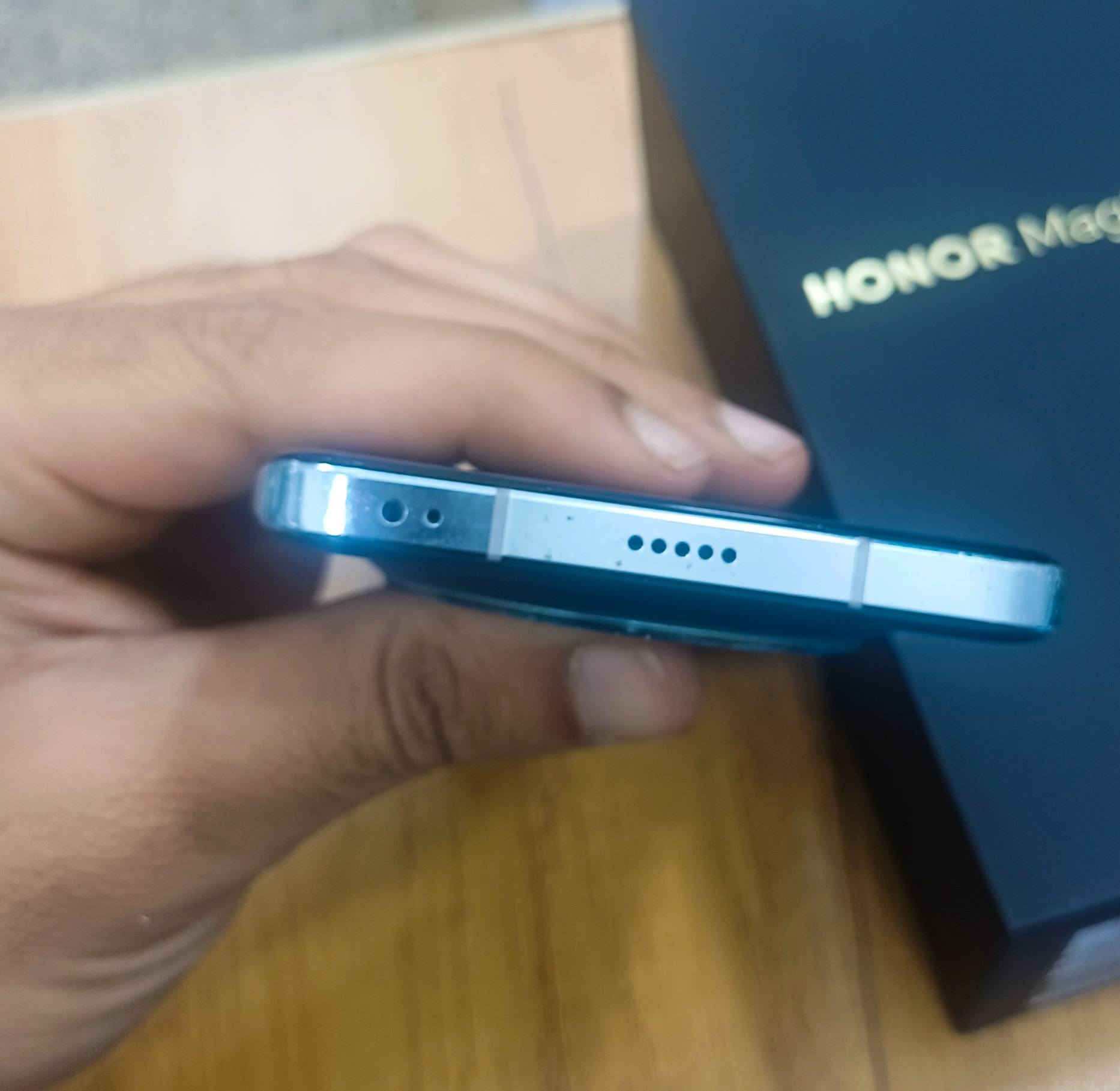 هونر ماجك فايف برو ذاكر ٥١٢
 الجهاز مبدل شاشه قبل وكاله اصليه
ملحقاته كامله + كفر الشركه ما مستخدم 
سعره ٤٧٥ وبي مجال قليل 
مكان بغداد


**إذا كنت صاحب هذا الإعلان وتريد حذفه لأي سبب، رجاءا أرسل رسالة إلى الدعم الفني**