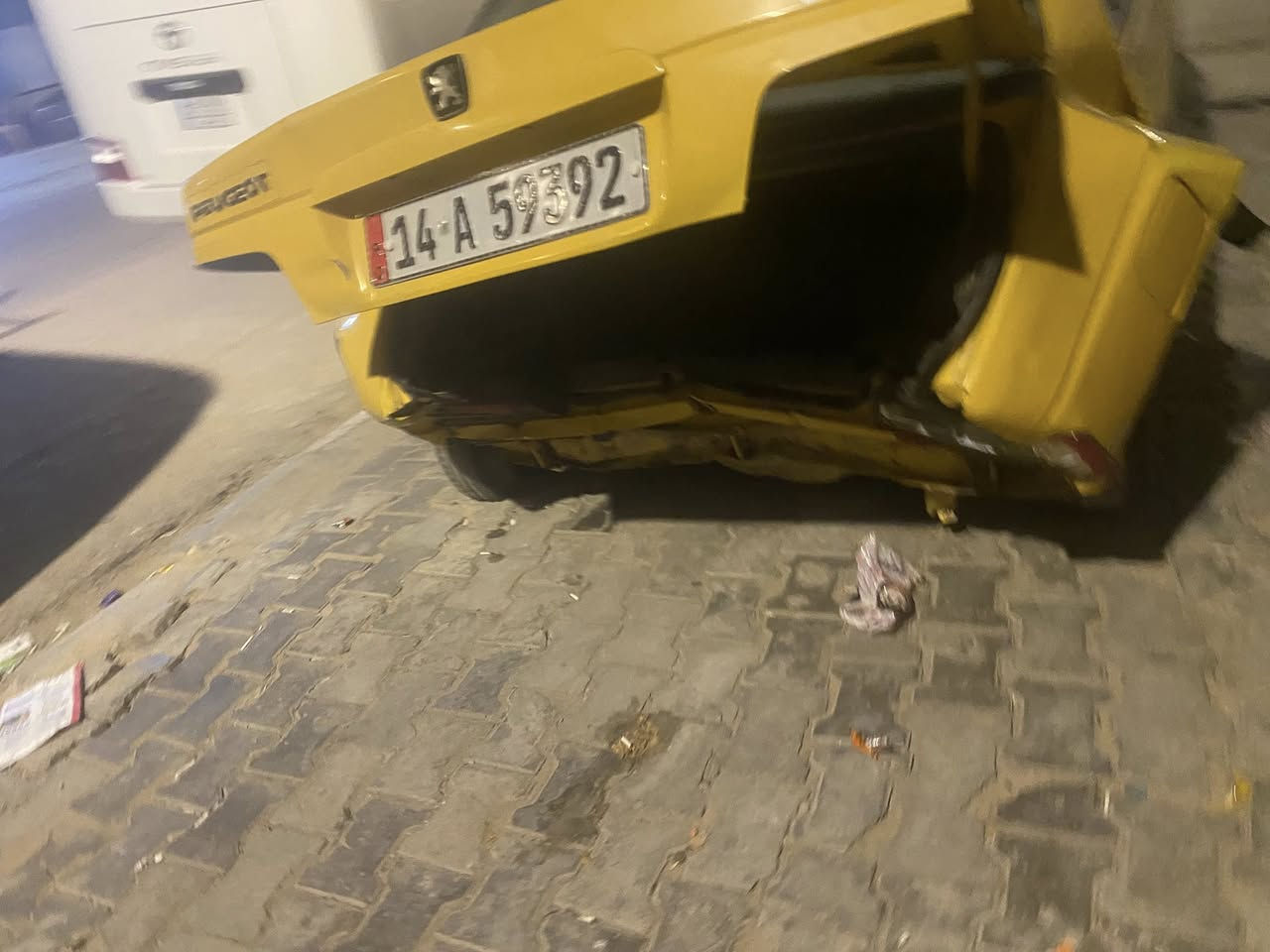 بيجو بارص 2015     الرقم الجديد مصفره هيئه وغرامات ولا مطلوبت ربع سنويه لل2030 بأسمي لسياره السياره هاي ضربته شوفت لعين ضربته حلوه ب٨٠ تنعاد كله هيه وبكلايتات وصندوك ما متعود مكاني بصره لتنومه 
للتواصل علرقم      ***********.          لسعر ٢٦ وبيه مجال لخلطر لجيه لسياره تخم تاير ومكينه هيه وكير جديد كهربائيات شغاله تبريد شغال كلشي ما بي سياره ما ناقصه شي بس صار ويانه حادث واريد ابيعه جماعت ل٢٠ لا تخابر
