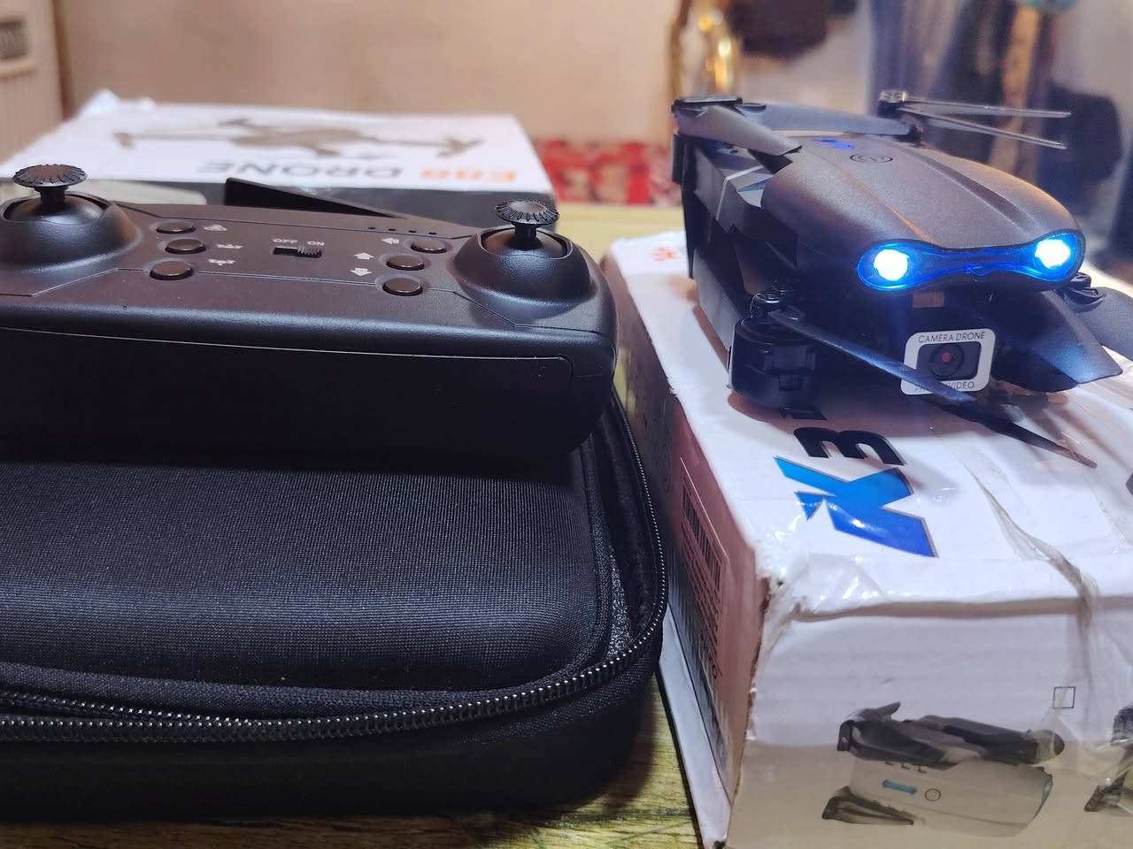 السلام عليكم طيارة درون للبيع السعر 35 المكان الحسينيه مسقط شارع الشركه رقم الهاتف ***********
