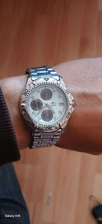 لوتس • ساعة يد