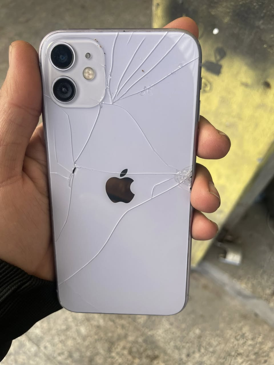 ايفون ١١ كامرتين 
مبدل شاشه وبطارية 
فيس ايدي شغال 
ذاكرة ٦٤ 
الجهاز مابي اي عيب 
سعر الجهاز ١٣٠ الف وبي مجال بسيط
للبيع فقط 
وهاي رقمي 
***********
