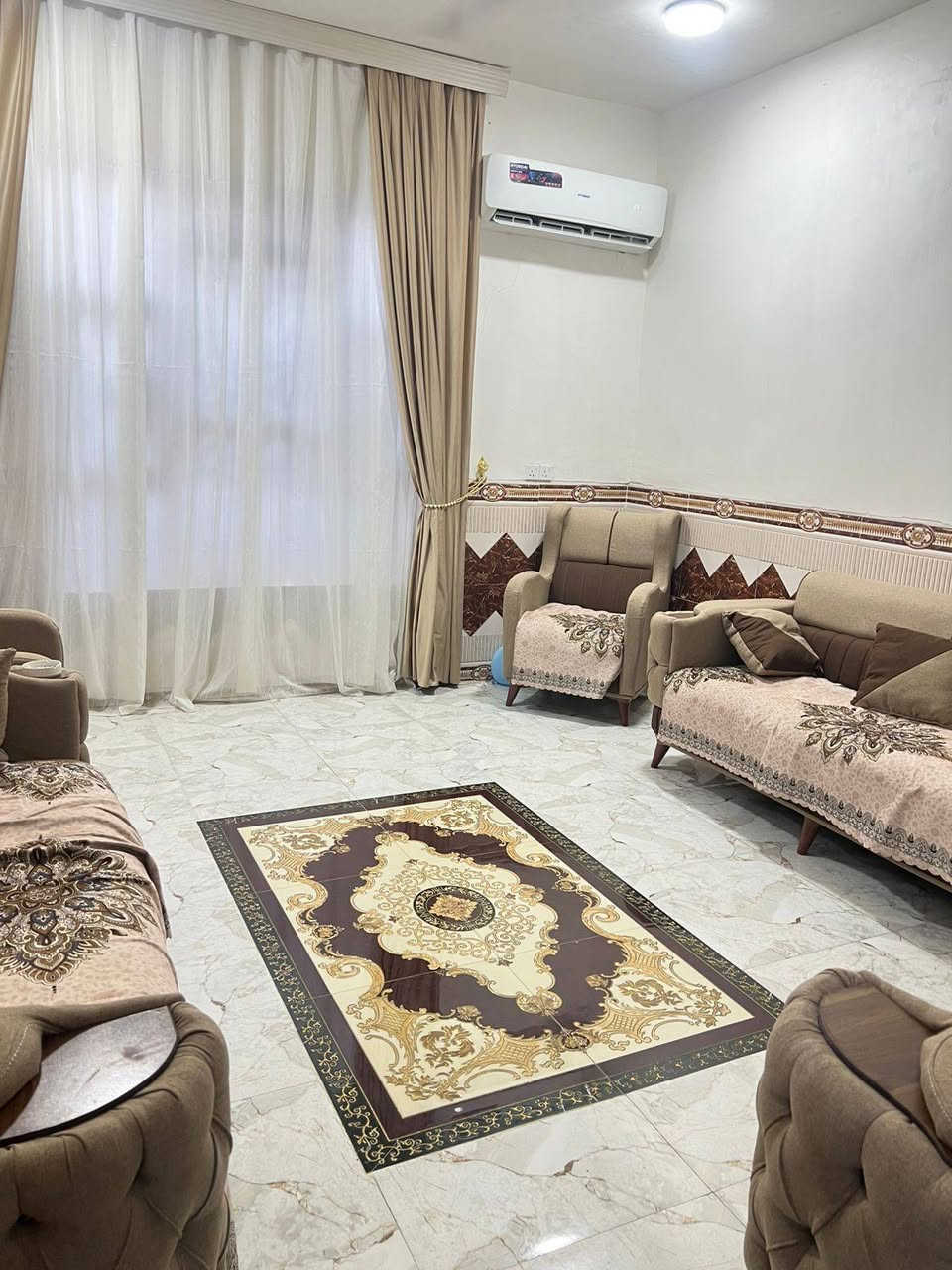 للبيع بيت طابو زراعي سند ٢٥حي زليزل مجاور الاستاذ شهيد الجمراوي  معاملة البلدية كامله المساحة ١٨٠متر يحتوي على (غرفتين نوم وصاله ومطبخ واستقبال وصحيات داخليه و خارجيه )البيت بلوك والسقف كونكريت مسلح بيت جيد جداً للاستفسار مراجعة مكتب بصمة اعمار للعقار  
واسط ـ الزبيديه -مجاور اسواق بيت عزيز ذياب أو الاتصال على 
***********
***********
***********
