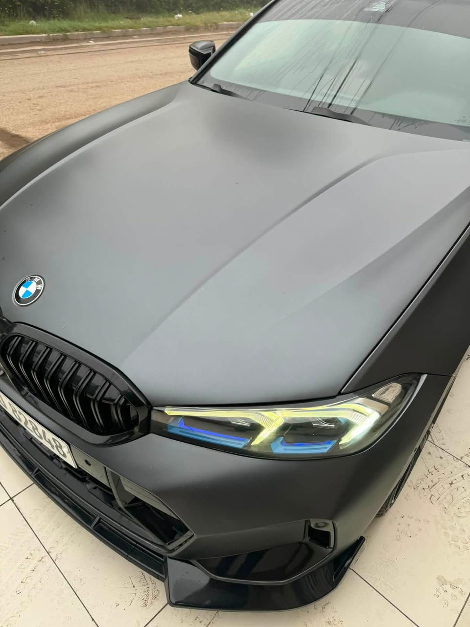 سلام عليكم BMW 330i للبيع
موديل 2022 
ماشية 49 الف ميل
بدون ايرباك 
عليها ppf مات 
وكت M دعاميتها البلادية موجودة هم
مواصفات معروفة من خزن ميموري و سلايد
رادار وتوقف ذاتي وتحديد مسار 
وباقي المواصفات كاملة 
الصندوك مبدل نفس اللون والجاملغ الامامي والخلفي صبغ 
السعر 245$ وبيها مجال
مكاني بغداد ***********
