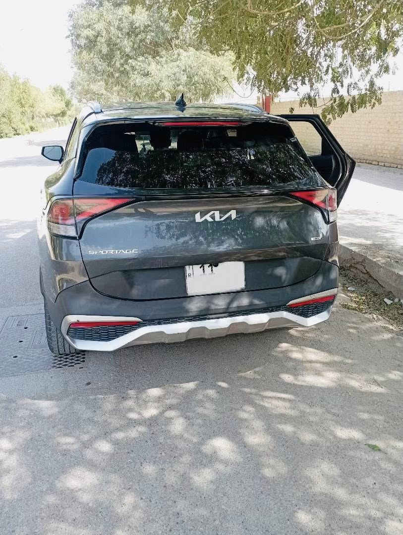 🔴للبيع السريع وجوة خواتها بالسوك ب10 اوراق بيش خواتهن اني ابيع جواهن صارلي ضرف والحمدُ لله 🔴 

للبيع كيا سبورتج موديل 2023 هااايبرد فئة الEX وفوول عدا البانوراما  

الدشبول بلازما الكتروني وكولة لمس ويدعم آبل كار بلي وجميع البرامج وبيها GPS مع شاشة داخلية خاصة بعرض العطلات 
بصمة تشغيل وبصمة ابواب وتشغيل عن بعد 

كشنات جلد  بلااادي شركة اصلي ((مو عمل))
والكشنات تتحرك كهرباء وبيها تدفئة وتبريد بالكشنات والاستيرن هيتر ((يحمة الاستيرن)) 

 رادارات امامية وجانبية وخلفية وخمس كامرات محيطة بالسيارة (تصورلك السيارة من جميع الاتجاهات)
 وبيها شاحن موبايل واير ليس ((لاسلكي))..
لايت بطن اسود خمس عدسات زنون بلادي عالي وناصي اضافاً الى لدات نهاري ليلي امامي وخلفي  

التحكمات الي بالاستيرن فول وكاملة كولشيء تكدر تتحكم بي بالاستيرن ..السايد بريك دكمة (بصمة )

گير ماوس وثلاث انظمة للقيادة.(ECO..COMFORT.SPORT) 
واضافاً الى ذلك بيها قيادة ذاتية..مانع مُنحدرات وخاصياً الترحيب عند الاقتراب من السيارة.. ونظام الاوتو هولد 

سستم الصوت ماركة راقية كلش دمام بل دشبول 

مراية داخلية عاكسة للضوء..تبريد قطعتين مُنفصل 
(( يعني كل جهة يتحكم الراكب براحتة يريد يشغل تبريد او تدفئة )) 
ويل كب عنكبوت مع تخم تاير نكسن كوري اصلي شركة ..
واشاير مري جانبية لد 

وبعد هواي مواصفات بالسيارة وبعدها كلها وضع شركة وبالعافيه على المشتري

حادثها  جاملغ خلفي ايسر وبعض الطخات البسيطة فقط 
بچم كبس شركة ولا مضروب شواصي لغود دواخل مكفولة من الزلغ وبدون ايرباك فقط مال البردة طاك

🟩والسعر اكتب تم او السعر وادزلكيا  خاص 🟩

🟥للأتصال والاستفسار اكثر 👈 *********** 🟥
