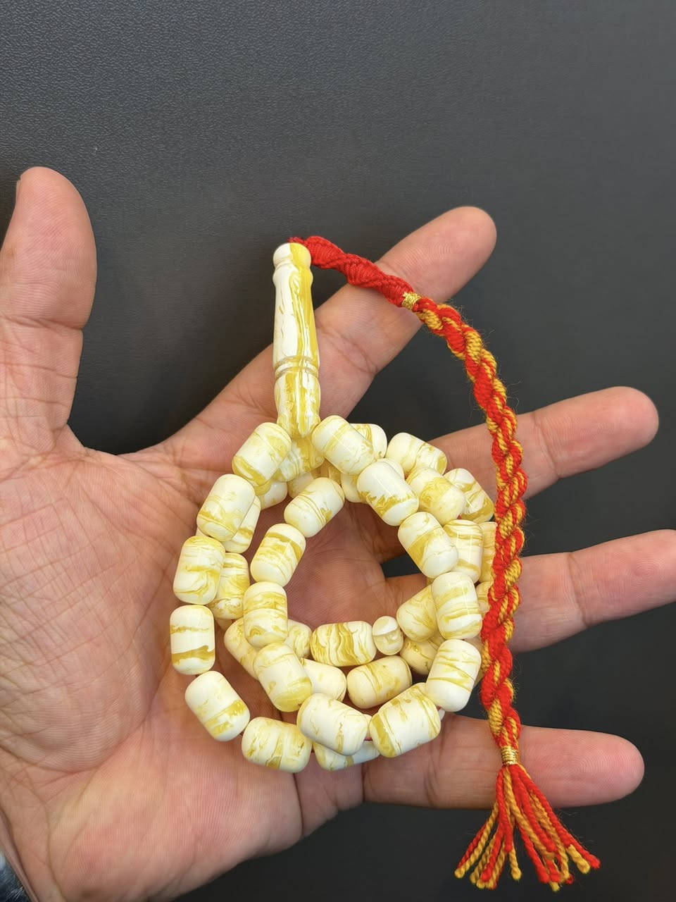 مستكه شبيه الكهرب🔥🤍
وتراب كهرب يطوف مي وملح ♥️

كصة كويتية و كصة بيض الحمام خشن وناعم 🩵

يوجد توصيل كافة محافضات العراق 

*********** واتساب
