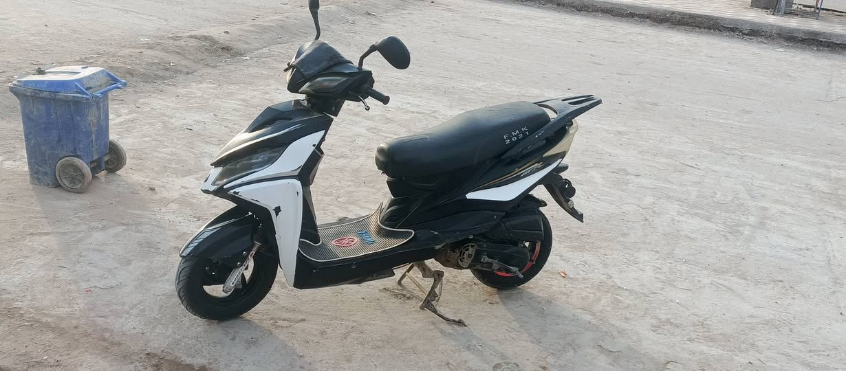 السلام عليكم درجة سكنس لبيع كهربائية شغاله  درجة نضيفه  سعر 300بيه، مجال  شراي يتصل عليه ***********
