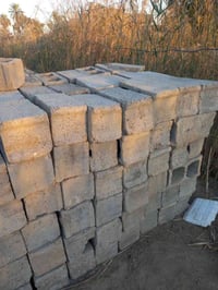 بلوكات للبيع بوك قديم ١٠٠بلوكة ٢٥ تطلع البلوكه بربع بلوك قوي ونضيف تضر...