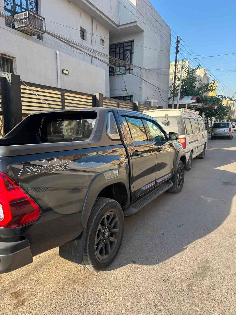 سلام عليكم ادفنجر للبيع 
موديل٢٠٢٤ 
ماشيه ١٤٠
بيها ملاحضات بسيطه موجود سونار بل صور
مكان بغداد الغزاليه
سعرها ٣٥٠ و بيها مجال بسيط
رقم ***********
