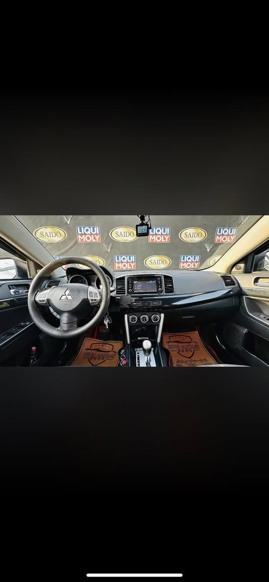 لانسر قرش 2017 امريكي
حادث جانبي بابين ايرباك البرده فقط
حجم المحرك 2000 المرغوب
المواصفات 
تحكم ستيرن
شفتات ستيرن
دمام خلفي
سلايد
سستم صوت
سنويه لحد 2030
فول بدون جلد وبصمه 
بيه طخه فقط صارت بالبنيد وممصلحه بعده 
السياره جديده وخير من الله ماشيه 111000 ميل
***********
السعر 125$
