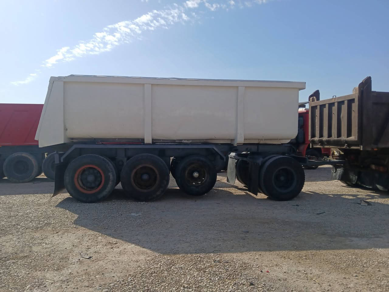 مقطوره للبيع المانيه دناكير ١٦جك  واحد ١٤ الماني  تخم تاير شاصي ١٤ مقطوره خفيه  مكانه لعماره 
***********
***********
