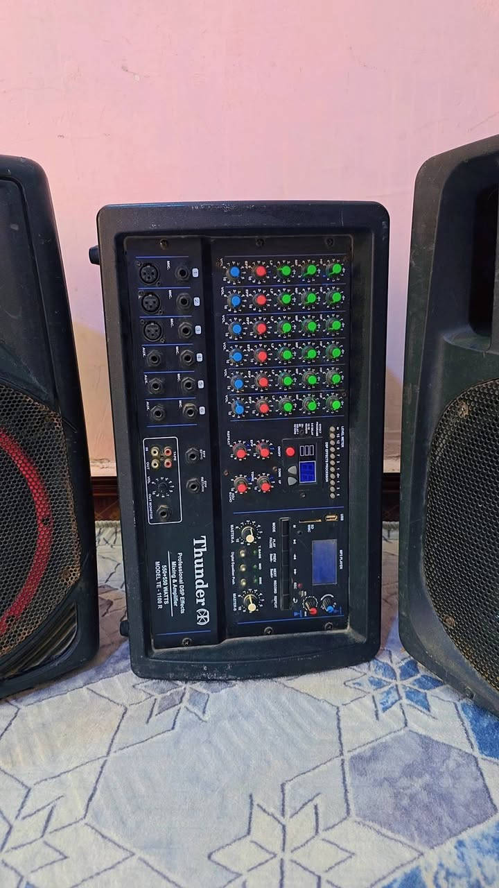 يا الله جهاز ماتربو تندر للبيع مع سماعات عدد 2 سعر 950 جهاز جديد ماداخل تصليح صوت كلش قوي فلاش ابلاتوث عنواني ناصريه الإسكان الصناعي للستفسار ***********
