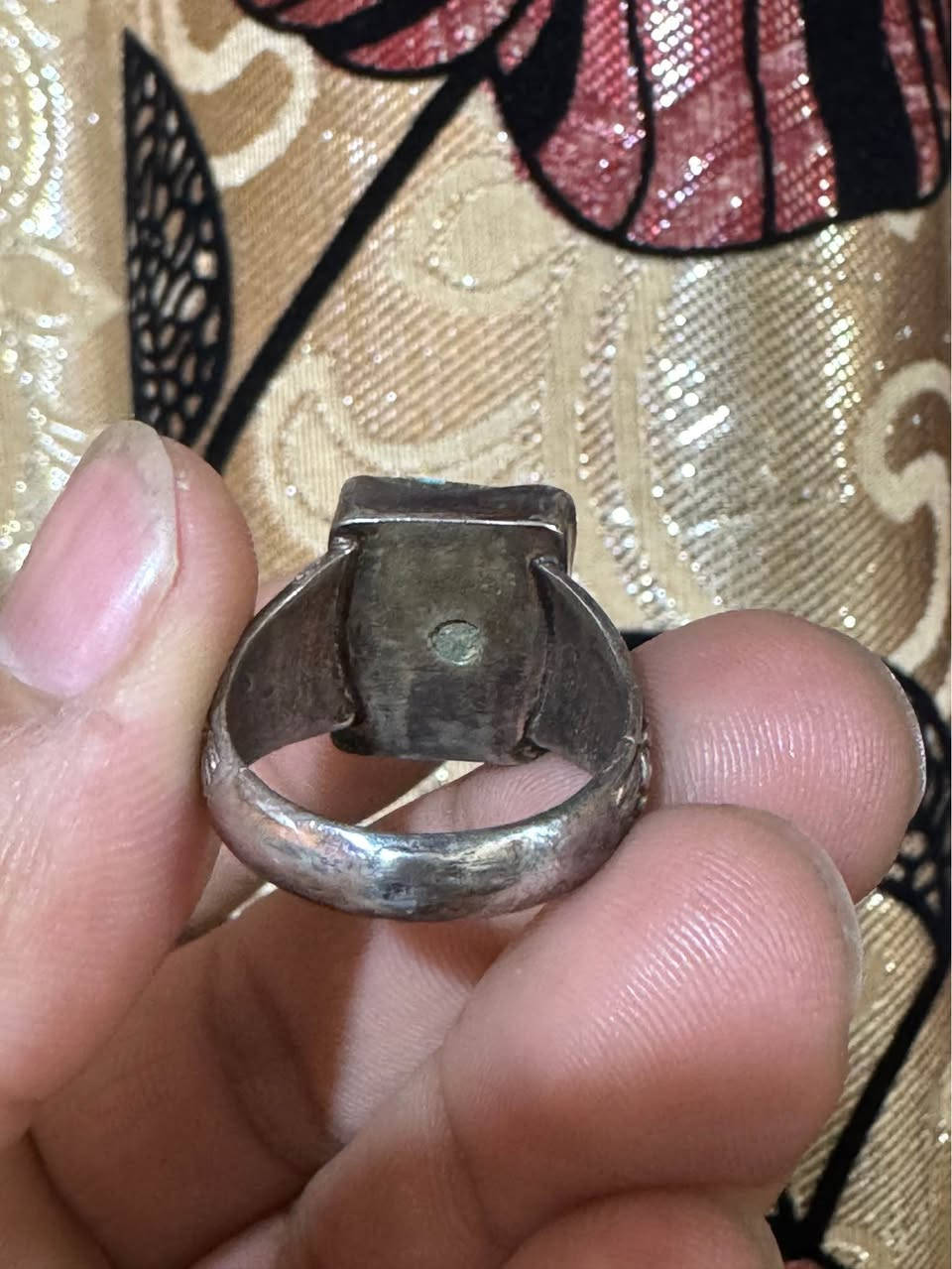 اللهم صل على محمد وال محمد 
خاتم رضوي نيشابوري قطع مربع قديم
قطعه في منتهى الروعه والجمال
مصاغ يدوي قديم فضه عيار 925
مقاس الخاتم 23
يوجد توصيل كافة محافضات العراق البصرة, العراق


**إذا كنت صاحب هذا الإعلان وتريد حذفه لأي سبب، رجاءا أرسل رسالة إلى الدعم الفني**