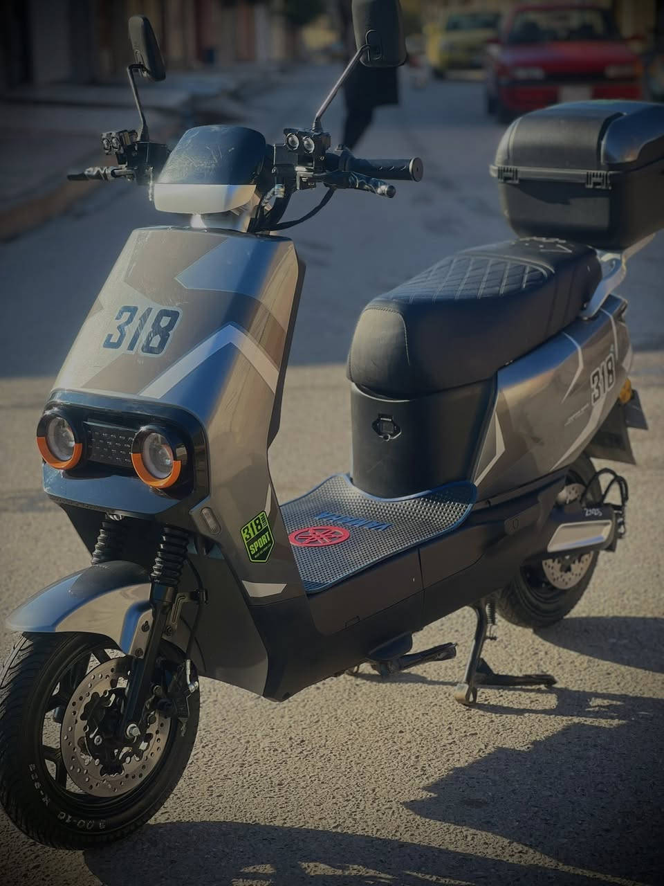 ماطور شحن للبيع 318
المواصفات 
6 باتريات دبل 
السرعه 99 حقيقي من 60 إلى 70 كيلو 
نظام بك R 
بريكات دسك هيدروليك امامي او خلفي
4 نمر
الشحنه الوحده اتمشيك اكثر من 40 كليو 
الماطور ماشي 1000
السعر 660 وبي مجال 
المكان موصل ايسر حي القدس 
للاستفسار اتصال *********** اومراسله واتساب
