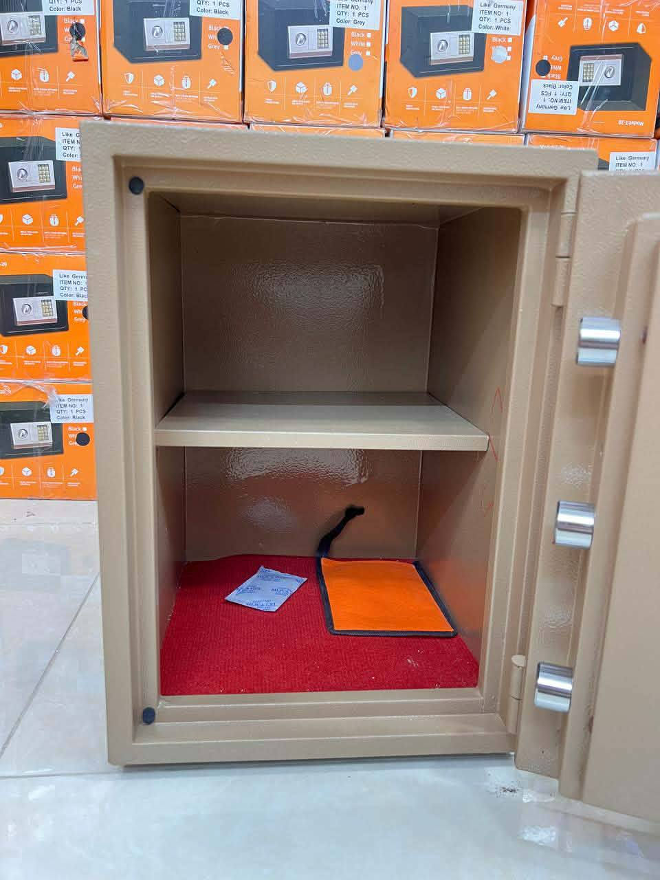 💥 قاصة بوس المانية الأصلية بقياس 50سم متوفرة حصرياً لدئ شركة الأمان

✅ مقاومة عالية للحريق تحمي أموالك وأوراقك الثمينة
✅ دبل كيلون ويا مفاتيح مشفرة ضد النسخ
✅ شفتات ستانلس ستيل قوية ضد الكسر 
✅ قاصة داخلية مزود بقفل للأغراض الحساسة
✅ رف متحرك وقابل للإزالة على راحتك
✅ ضمان 12 سنة على القفل
    🔥 السعر 160 الف نار 🔥 

📦 توصيل مجاناً لكل محافظات العراق
موديل حديث وعصري ملائم منزلك ومكتبك

⏱️ بخدمتكم على مدار 24 ساعة


**إذا كنت صاحب هذا الإعلان وتريد حذفه لأي سبب، رجاءا أرسل رسالة إلى الدعم الفني**