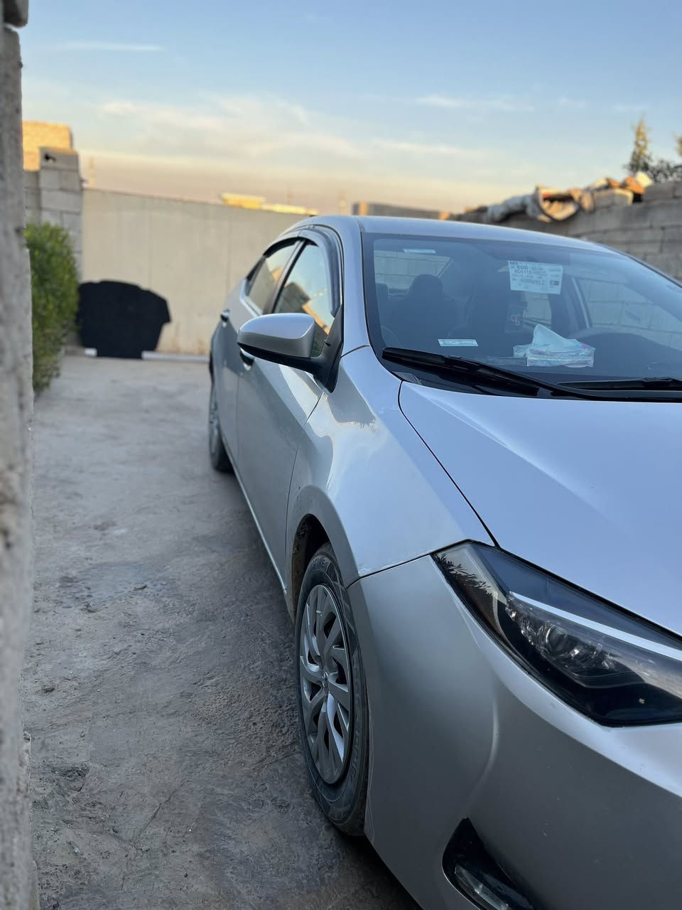 سلام عليكم كورلا البيع موديل 17 السياره بسمي تاخذ شرط التحويل السياره رقم سليماني  السنويه الحد 27  السياره جديده بمعنه الكلمه السياره ضرر مبدل بونيد وجاملغ بس بدون صبخ الرقم ***********/السعر 130وبيهه مجال
