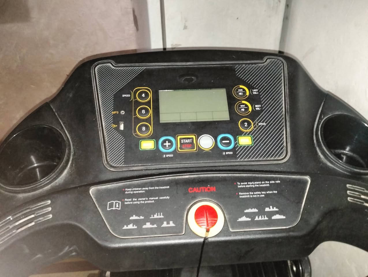 جهاز رياضه للبيع ماركه House Gym اصدار40AAP1 مستعمل جهازين في جهاز واحد جهاز مساج ضهر وجهاز ركض يصغر بابعاد 70-70 وارتفاع120 ويفتح بحجم عرض70وطول140 وارتفاع110 ويتحمل150كيلو واالاضرار كسر من الجانب الايسر فقط وبسعر270الف دينار عراقي للتواصل واتساب ***********
