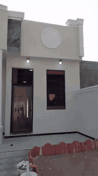 يتوفر لدينا بيت للبيع في أبي الخصيب حمدان شارع مركز حمدان قرب مدرسه عثمان وقريب من  مصتوصف حمدان قريب من شارع رئيسي الفوك السايدين مساحه البيت 240متر طابو زراعي عراقي راعي الأرض عراقي موجود تحويل بسمك مباشر السعر 105 وقابل للتفاوض مكان كلاش حلووو جميع الخدمات مدارس اسوق منطقة متكامله يحتوي على 2غرف منام اوصاله اوديوان ومطبخ وكراج وحديقه بيت كراج كلاش جبير يشيل 3سيارات أرخص بيت بحمدان جاهز السكن إلا ستفسار رقم الهاتف فقط ***********.
