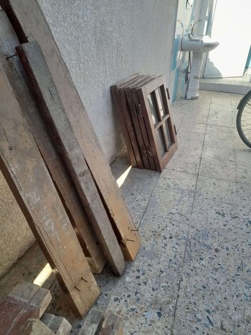 بيبان وشبابيك خشب صاج اصلي للبيع ٢٠ قطعة مستعجلة ع بيعتهم مكاني بغداد البلديات كلهم بسعر ١٠٠ الف


**إذا كنت صاحب هذا الإعلان وتريد حذفه لأي سبب، رجاءا أرسل رسالة إلى الدعم الفني**