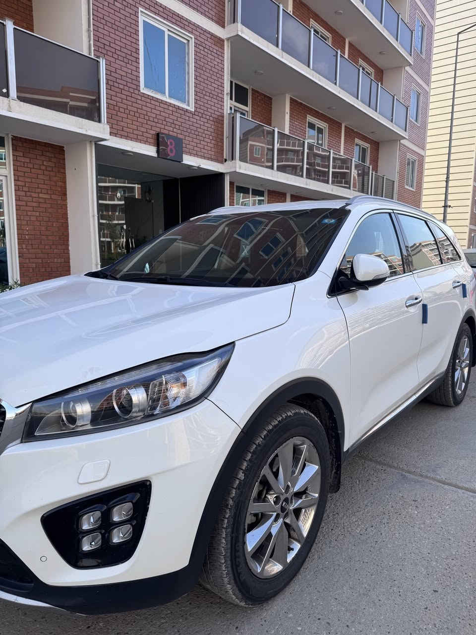 السلام عليكم للبيع سورنتو موديل 2018 رقم بغداد دولي بـ اسمي السيارة نضيفة وجدية وماشية 80الف بس للاستفسار *********** المكان بغداد
