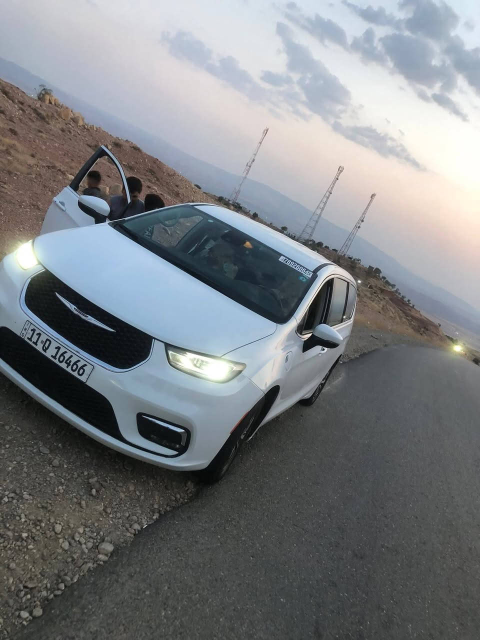 سلا عليكم باسفكه  هايبرد موديل ٢٣ رقم بغداد بسمي. سياره جديده خير من الله ضرر جاملوغ امامي بدون داخل بدون ارباك بدون فتح مكاني ديالى الخالص *********** سعره ٢٧٠ بيه مجال بسيط كلش  تحكم تبريد كله عل شركه.
