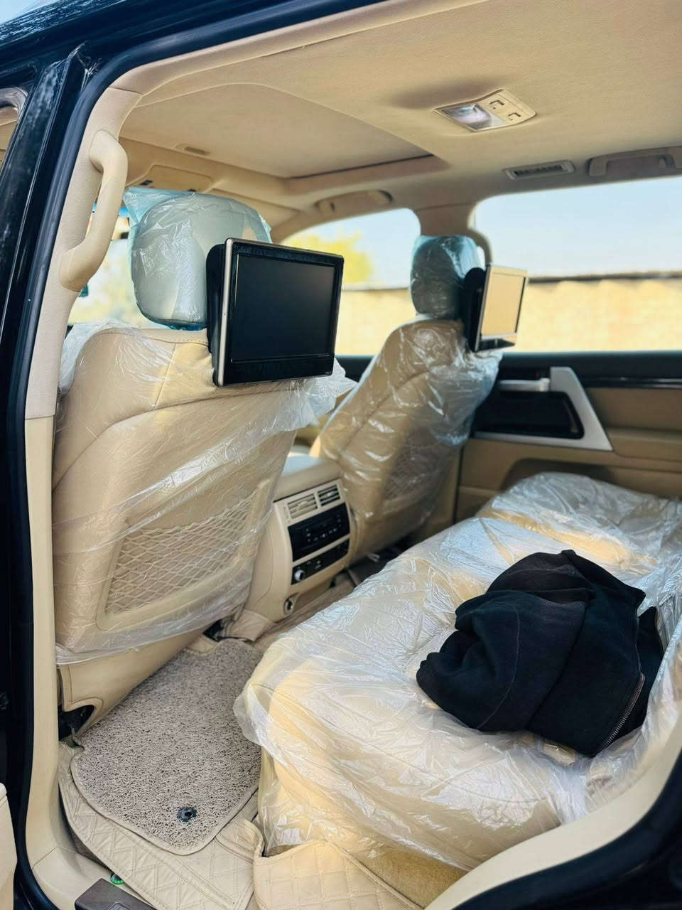 لاندكروز 2017
VXS   
اعلى فئه مواصفات لكزز  

رقم أربيل 
محرك 5700
ماشية 71الف حقيقي وع الفحص
كير اربع وضعيات للقياده 
نظام الخروج عن المسار 
نظام التنبيه قبل الاصطدام 
جنطه كهرباء 
باب الجنطه الصغير شفط
جكات
رادار امامي وخلفي
ويل 20 كروم
ستيرن ذاكره خزن 
كشن السايق ذاكره 
كشنات تدفئه تبريد
شاحن لاسلكي
تبريد خلفي لمس
ثلاجة
نظام الصوت JBL
خمس كامرات 360 درجه
ثلاث شاشات اصليات وكاله
تخم نيكل اصلي 
اشارة متحركة
خمس بصمات
تشغيل عن بعد 
لايت فول زنون 
لايت اوتو 
هوايه مواصفات
طبعا باقي الموصفات فتحه وجلد اصلي وحساسات وزراكات كله موجوده معروفه مواصفات الvxs

الشراي فقط يتصل على الرقم 
***********
السعر 510

العنوان  بغداد الصابيات قرب جسر الدوار مال مرور التاجي
