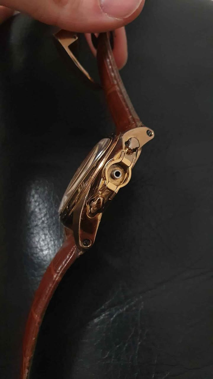 A vendre montre tonino Lamborghini 
En bon état 
Manque le bouton sur le côté voir photo 
Pile à changer Crisnée, WAL


**إذا كنت صاحب هذا الإعلان وتريد حذفه لأي سبب، رجاءا أرسل رسالة إلى الدعم الفني**