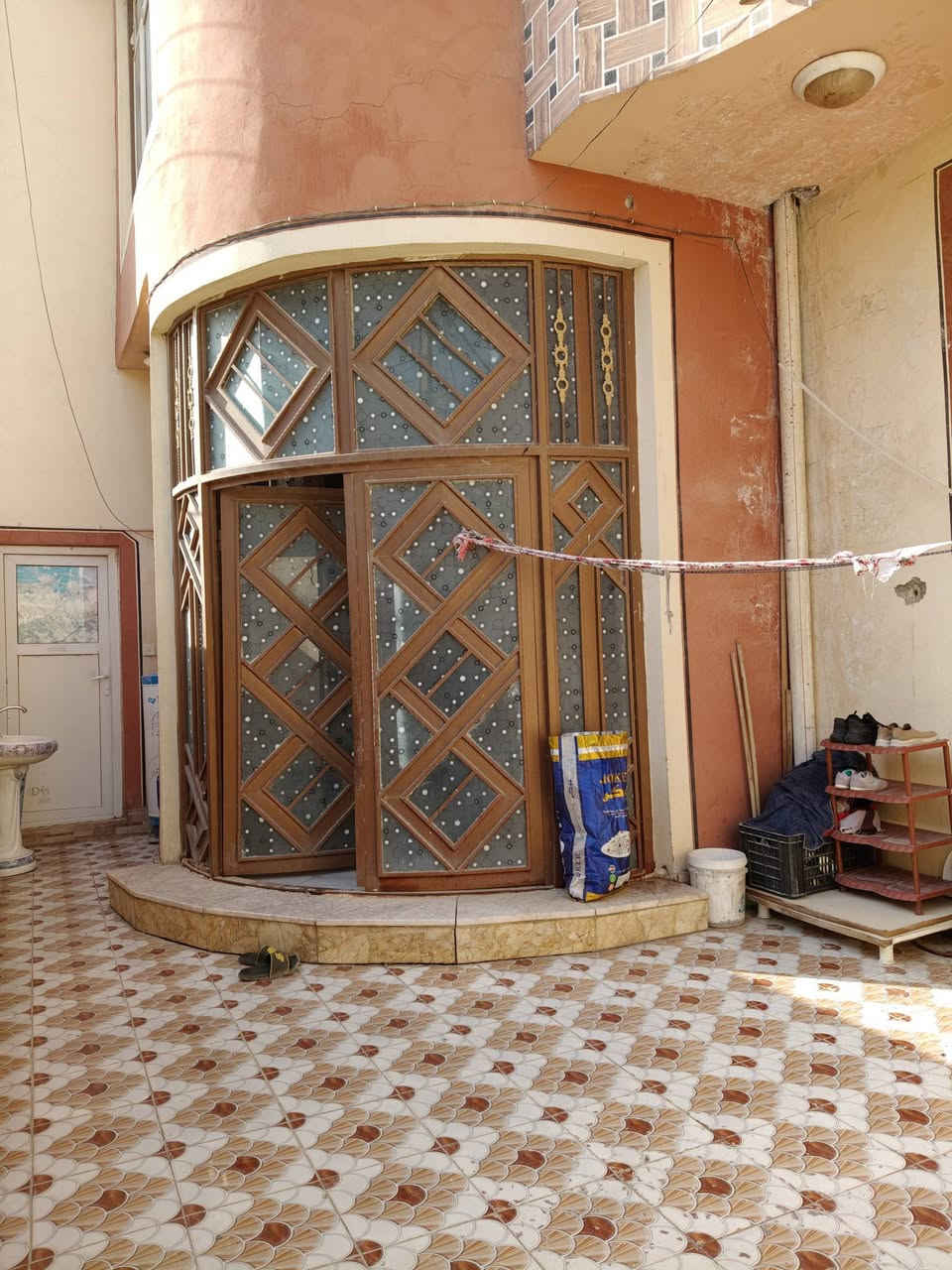 دار للبيع..رقم الدار 55446
المساحه 200م / طابو صرف بناء طابقين  صب كونكريت 5غرف
عمود 54 النداء شارع المجمعات خلف اسواق الجوهره مول البيت قريب ع شارع موقعه مميز
للاستفسار ***********
