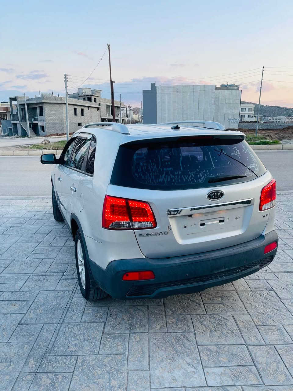 بسم الله الرحمن الرحيم(***********)
Sorneto 2012 بڕاوەی دوبەی گاز
سۆرنیتۆ ٢٠١٢ گاز بڕاوەی دوبەی مەکینە مەرغوب
سەیارەکە فول فولە تەنها سلایت نییە 
بەسمە شاشە دەبڵ کامیرا کوشن سارد و گەرم 
کوشن کارەبایی هەر چوار کوشن هیتەر ٣ ریز کوشن
دوگمەی ریتایدەر و تراکشن و ئیکۆی هەیە
گێڕ تۆماتیک و عادی سوکان ڤۆلیۆم و تەلەفون
تعدیل سورعە ئاوێنە شەفت لایت عەدەسە
بەگ لایت لید حاسە تایەی لۆک سپێر دانەبەزیوە
تەنها شوێن بڕاوەی بۆیاغی هەیە ئەگینا نییەتی
پشت و پێش کەپسە هەموو گیانی وەک شەریکەیە
گێر و مەکینە و تەقە و رەقە و کارەبایی بەشەرت
سعری ٦٣ کەمیک مەجالە شوێن ڕانیە 
*********** ڤایبەر و واتسئاپی لەسەرە رانية, السليمانية
