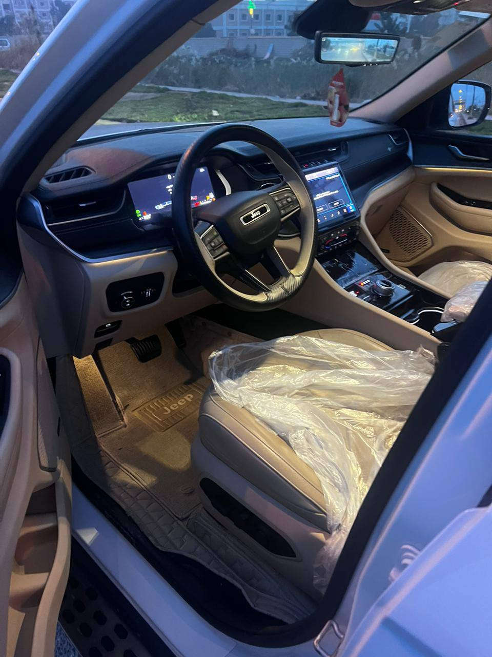 السلام عليكم سياره جيب 2022 وارد خليجي فول مواصفات ماشيه27000 زيرو رقم أربيل باسمي السعر 380 ورقه وبيهه مجال
الرقم***********
