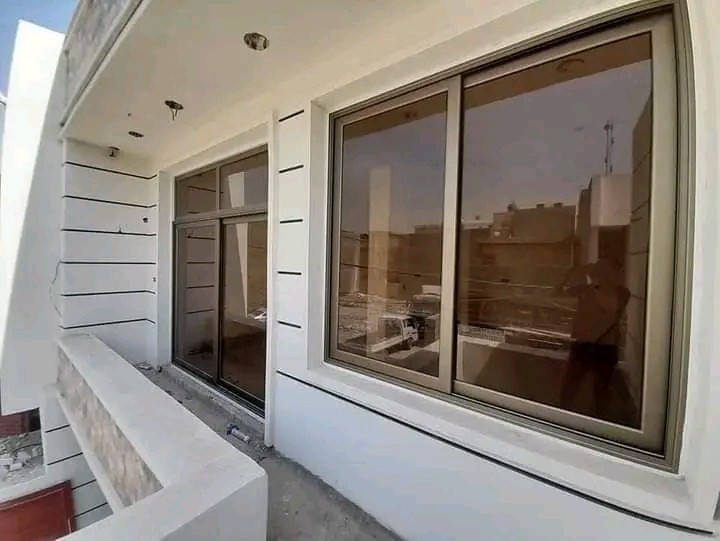 # عروض نهاية العام!
1. *شباك*
- سلايت ثلاث خطوط: 45 دولار/متر
- أبيض: 27 دولار/متر
- ألوان: 37 دولار/متر
2. *أبواب*
- أبيض: 110,000 دينار عراقي
- صاج ألوان: 175,000 دينار عراقي
3. *مواصفات*
- مواد تركية عالية الجودة
- أسعار خاصة بمناسبة نهاية العام

# معلومات الاتصال
- الهاتف: ***********، ***********
- العنوان: الموصل، الجانب الأيمن، مدخل الزنجلي، مقابل شركة الهشام للتجارة والمواد الغذائية، معمل الإبداع الهندسي.

# لا تفوت الفرصة! زورونا اليوم!
