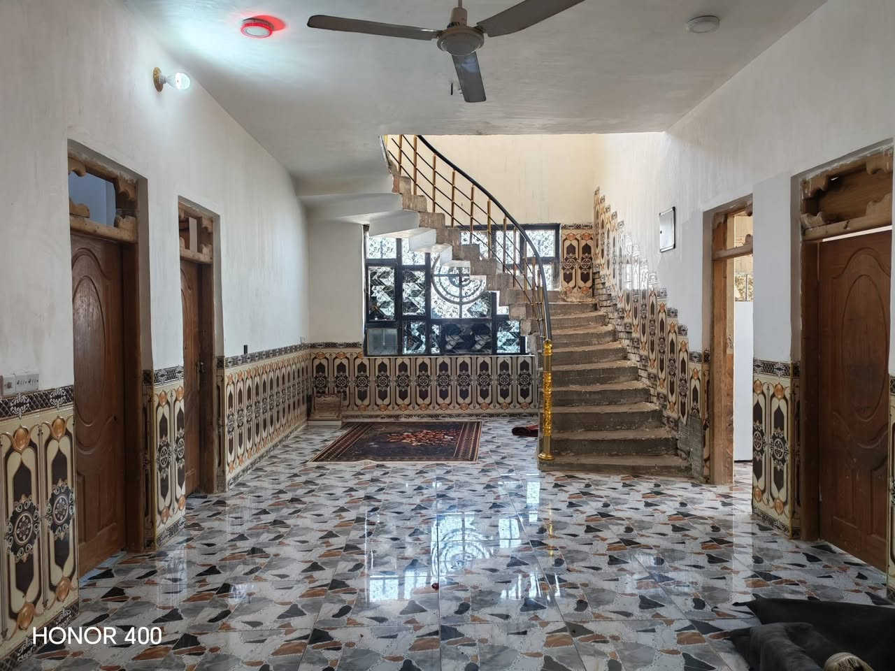 السلام عليكم بيت على الحولي النعمانيه مساحه  300متر طابقين مع دونمين ونص وجه على الشارع للاتصال ***********----***********
