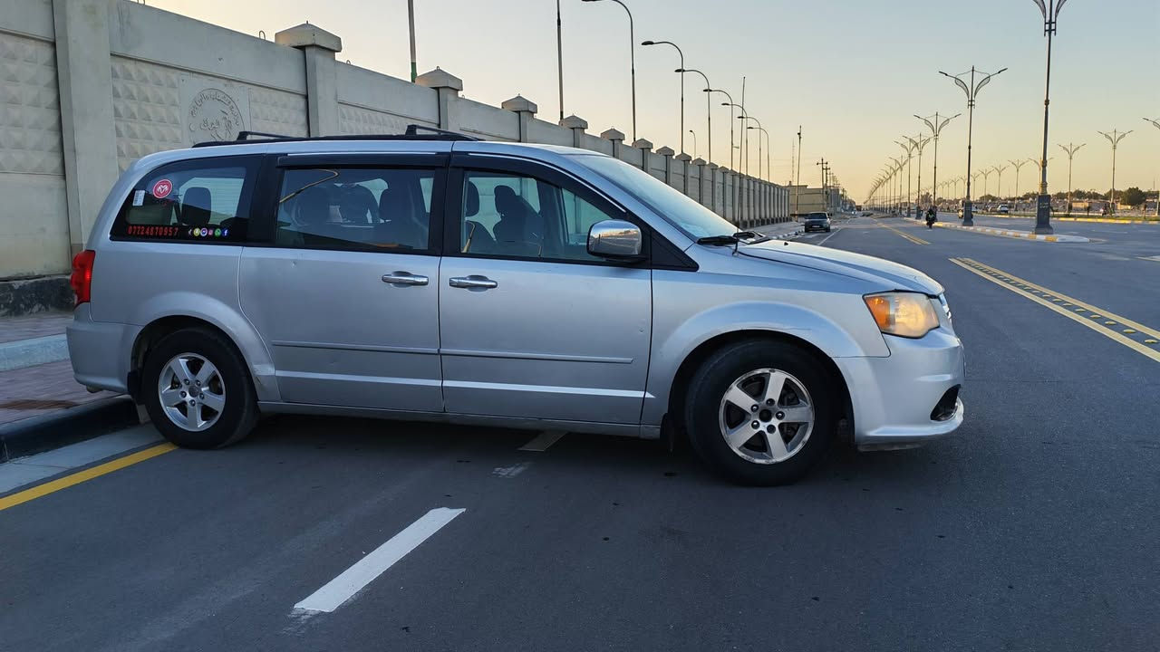 دوج كرفان موديل 2012
✅مواصفات SXT
✅بيبان كهرباء 
✅جنطة كهرباء 
✅داخل اسود
✅كشنات قماش
✅شاشة 
✅كاميرة 
✅نضام ECO
✅رقم انكليزي
 حادث  جاملغ ايمن امامي 
السيارة  مثل الصورة  بدون نقص و جاهز و نضيفة
سنوية جديدة بأسمي 
حدادية تخم تاير جديدة 
گير محرك خير من الله 
 السعر 130 و بيها مجال 
مكان السيارة كربلاء حي الفارس 

للأسفسار *********** / ***********
