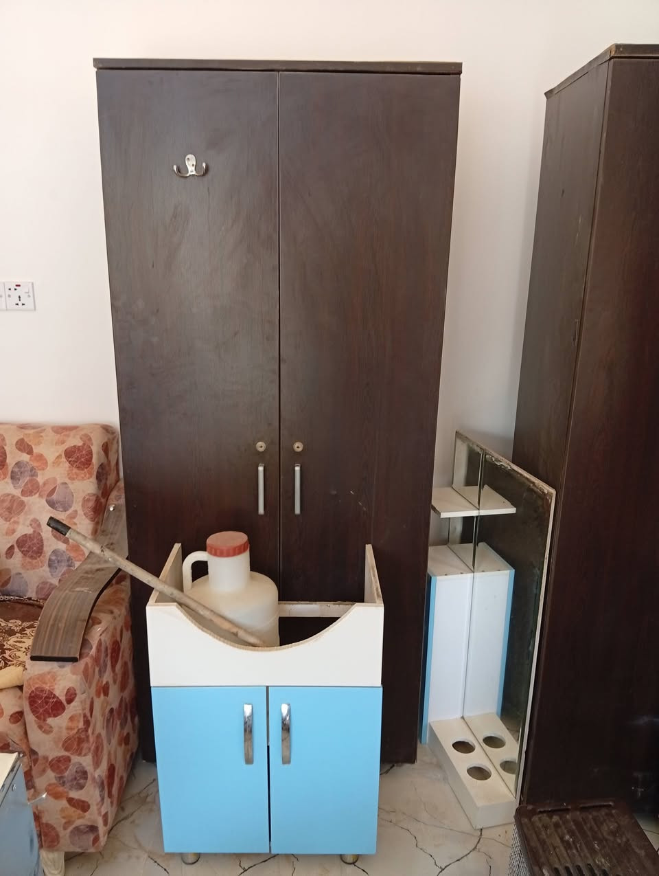 السلام عليكم غراض بيت نضيفه شقاله مكان بروانه ،***********
