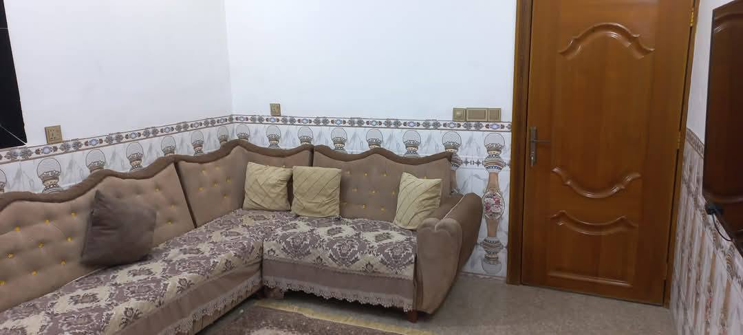 للبيع بيت حديث البناء (2021) بتصميم عملي ومريح ✨
يتكون من طابقين: 🔹 الطابق الأول: غرفة نوم + استقبال + مطبخ + صالة + مجموعة صحيات متكاملة
🔹 الطابق الثاني: غرفة نوم (سويت) + صالة
🔸 يحتوي البيت على سطحين
مساحة البيت 120 متر
🔸 جنس العقار: طابو زراعي
📍 الموقع: حي الفارس / عبور النهر
💰 فرصة مميزة للسكن أو الاستثمار
📞 للاستفسار: ***********
