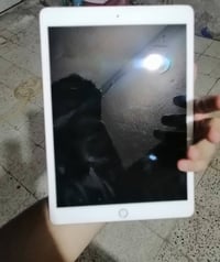 للبيع ايباد 6 نظيف بصمة شغاله لكن مكسور شاشة سعر 100 وبي مجال  خاص او ...