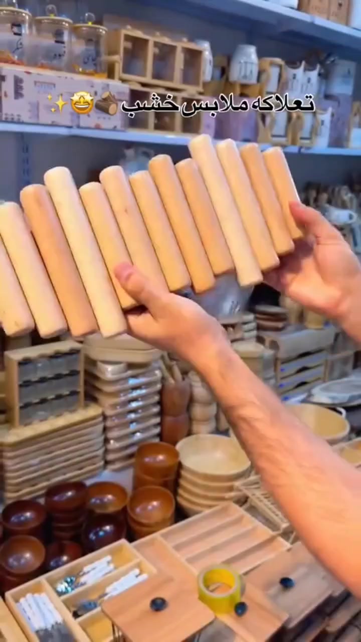 تعلاكة ملابس خشب 
قوية - أنيقة - تحافظ على ملابسك 
تعلاكة ملابس خشب مودرن متعددة المشاجب

وخلي المكان يلمع بالأناقة
رتب ملابسك بذوق....

 للملابس اليومية المعاطف الشالات والقبعات

مناسبة لغرف النوم، المداخل الحمامات والمكاتب
. تتحمل تعليق الحقائب والإكسسوارات الخفيفة

المميزات 
مصنوعة من خشب طبيعي بتشطيب ناعم ولون فخم
تصميم مودرن بمشاجب خشبية أسطوانية متحركة١
توزيع ذكي يقلل تداخل الملابس
تثبيت جداري ثابت وآمن
تضيف لمسة ديكور دافئة وعصرية للمكان


**إذا كنت صاحب هذا الإعلان وتريد حذفه لأي سبب، رجاءا أرسل رسالة إلى الدعم الفني**